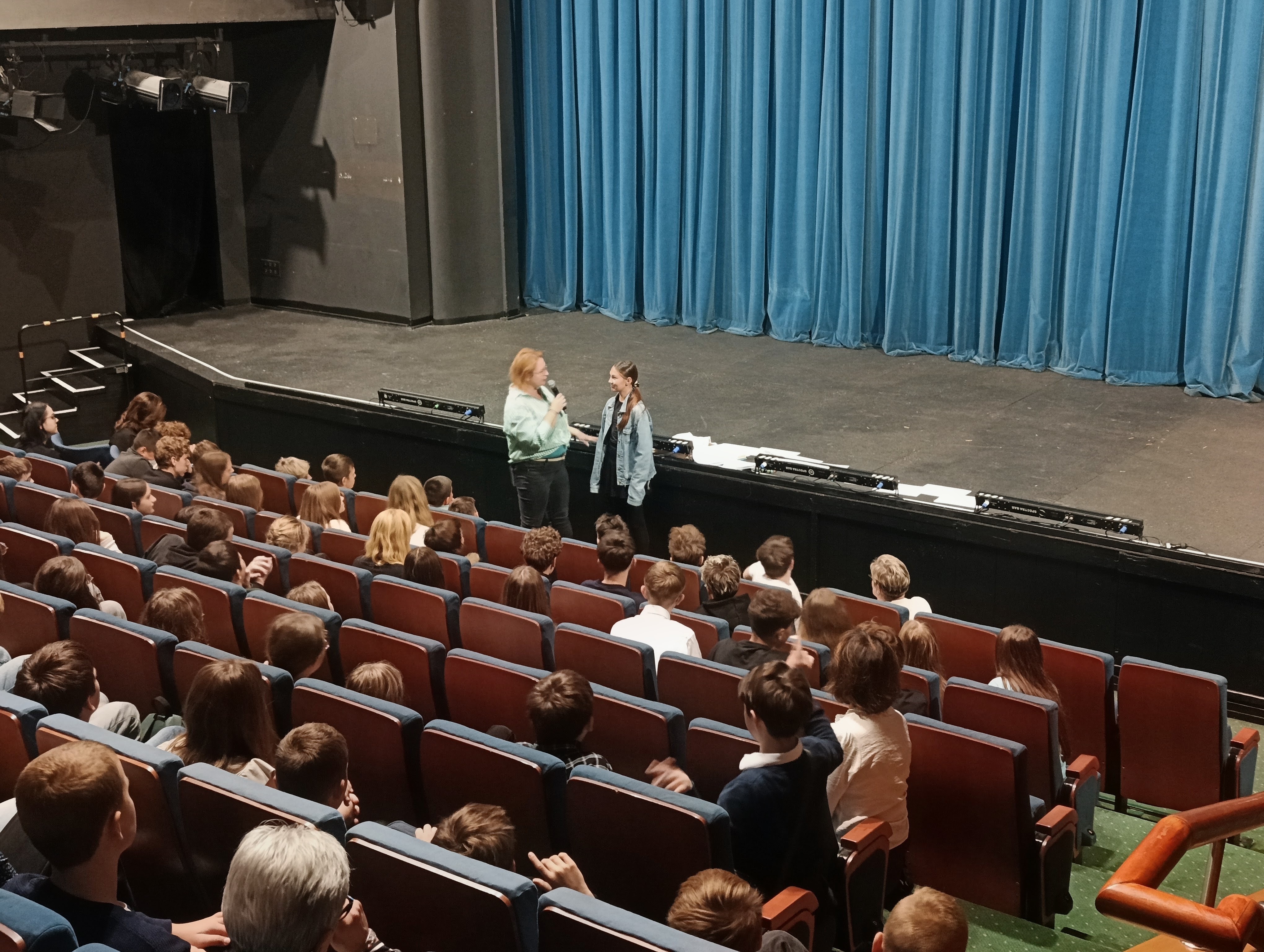 Szóstoklasiści w Teatrze Nowym w Łodzi.