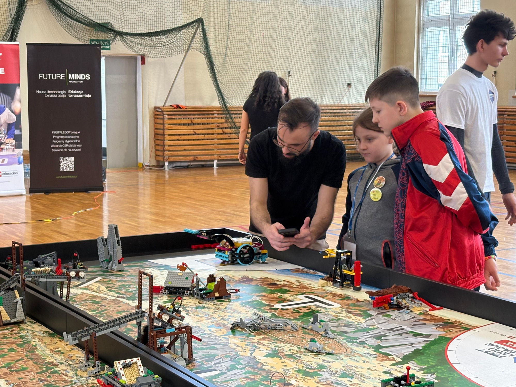 Drużyna Nobelki na Turnieju Regionalnym FIRST LEGO League w Warszawie.
