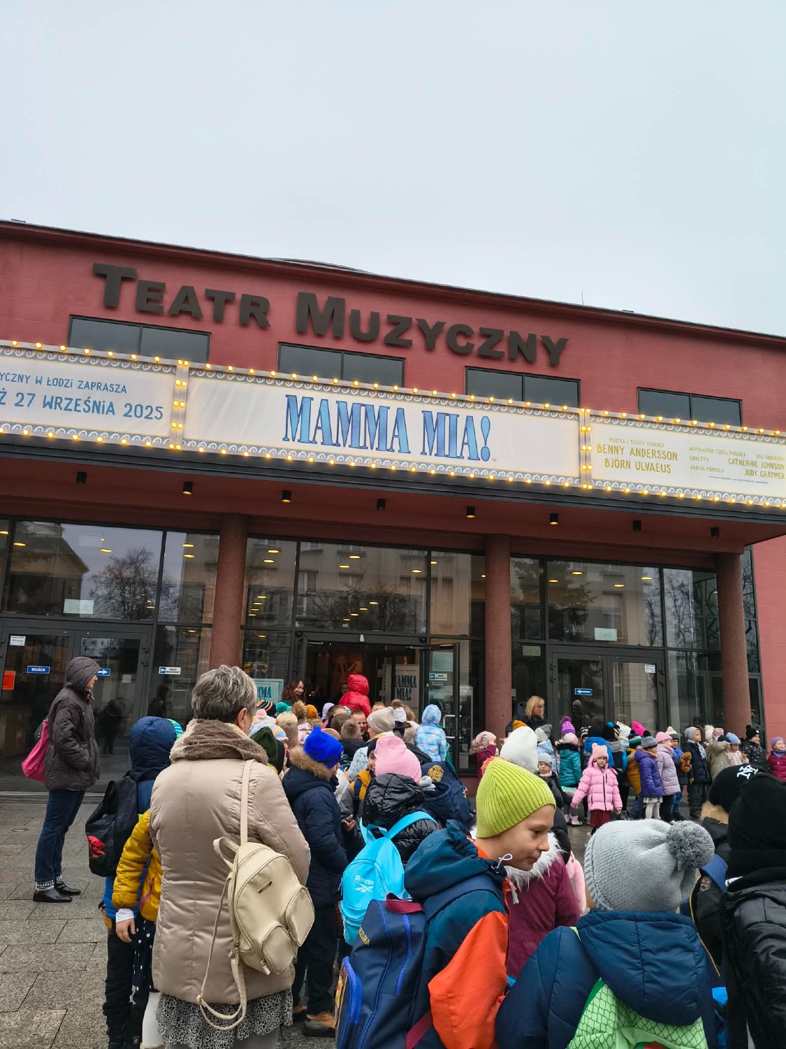 Wyjazd klas drugich do Teatru Muzycznego w Łodzi