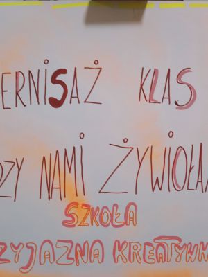Tytuł wystawy Między nami  żywiołami.
