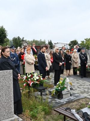 Uroczystości na cmentarzu.