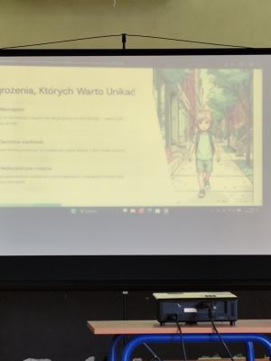 Prezentacja multimedialna dotycząca bezpiecznych wakacji.