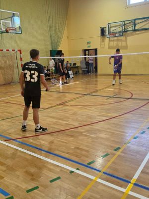 Sebastian w sportowym starciu z rywalem ze Szkoły Podstawowej w Dobrej.