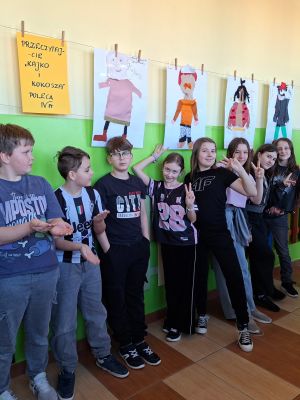 Uczniowie klasy IVa i bohaterowie komiksu  Kajko i Kokosz- Szkoła latania