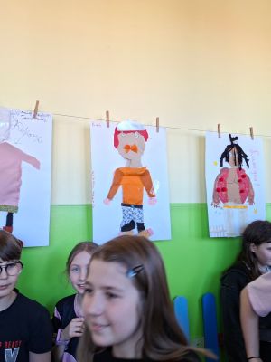 Uczniowie klasy IVa i bohaterowie komiksu  Kajko i Kokosz- Szkoła latania