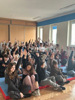 Publiczność w głosowaniu: poduszka finansowa czy  Carpe diem. 