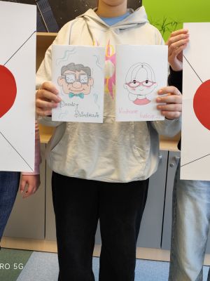 Kartki z życzeniami od uczni&oacute;w dla podopiecznych Domu Dziennego Pobytu w Zgierzu.