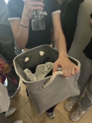 Pojemnik na pranie na dzień bez plecaka.