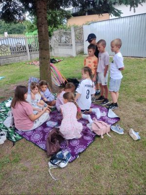 Piknik - wspólne zabawy na kocach.