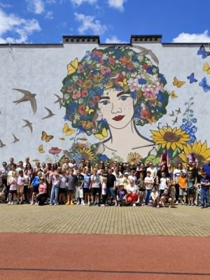 Wsp&oacute;lne zdjęcie rodzic&oacute;w, opiekun&oacute;w i dzieci.