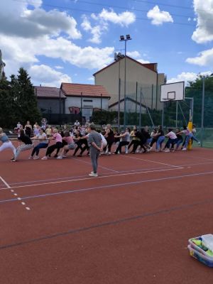 Przeciąganie liny &ndash; drużyna pań.