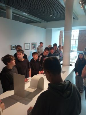 Zwiedzanie wystawy nowoczesnej