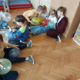 Emocje i logika balonowe zabawy oraz Międzynarodowy Dzień Sudoku w świetlicy szkolnej