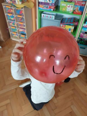 Balonowe zabawy emocje nauka rozpoznawania uczuć.