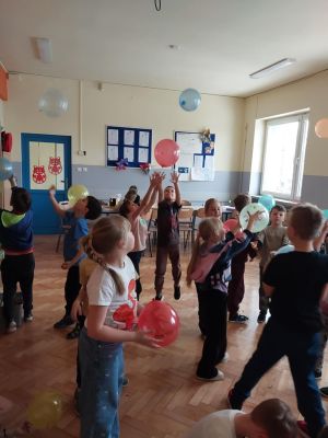 Integracja grupy poprzez ruch i wsp&oacute;lna zabawa.