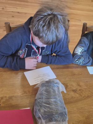 Nasi reprezentanci przygotowują się do odpowiedzi na pytania podczas turnieju.