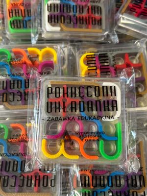 Upominki za udział w konkursie - pokręcona układanka.