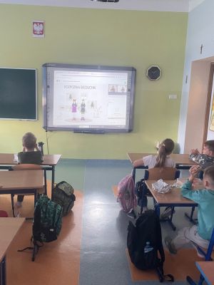  Uczniowie poznają Sieciaki &ndash; bohater&oacute;w edukacji o bezpieczeństwie w sieci.