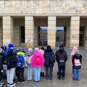 Klasy trzecie za kulisami Teatru Wielkiego w Łodzi