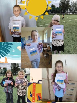 Na zdjęciu część nagrodzonych uczni&oacute;w w konkursie moje magiczne wakacje.