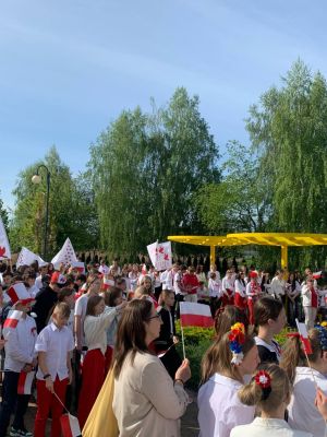 14 spiewanie piosenki majowej