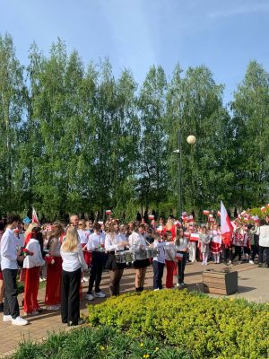 15 spiewanie piosenki patriotycznej