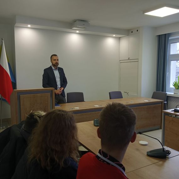 Lekcja wiedzy o społeczeństwie  z burmistrzem.