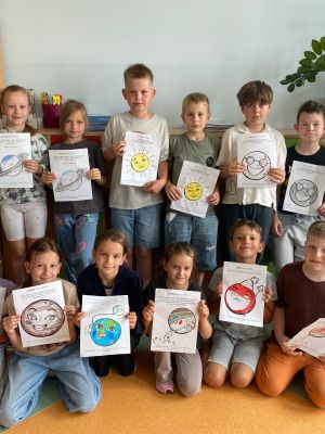 Uczniowie kl. 2a prezentują swoje prace o Kosmosie 
