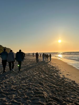 Przywitanie z morzem - zachód słońca na plaży w Jastrzębiej Górze.