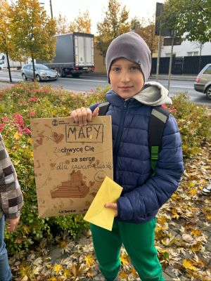 Uczeń, kt&oacute;ry odnalazł mapę skarb&oacute;w.