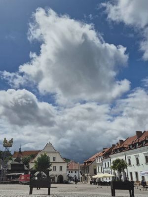 Rynek Gł&oacute;wnym w Kazimierzu Dolnym.