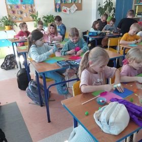 Pierwszy Dzień Wiosny oraz Międzynarodowy Dzień Zespołu Downa w świetlicy szkolnej. 