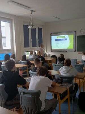 Uczniowe na prelekcji