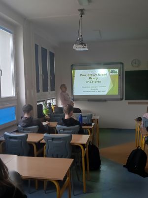 Uczniowe na prelekcji