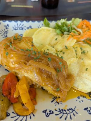 Bacalhau &agrave; Minhota &ndash; jedna z tradycyjnych portugalskich potraw z dorsza