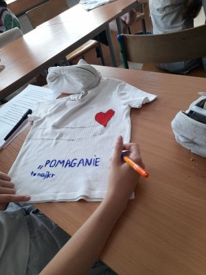 Praca nad logo koszulki