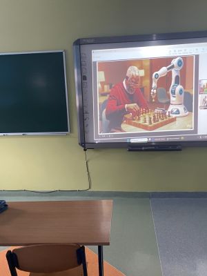 Uczniowie klasy 1b wzięli udział w webinariach organizowanych przez Urząd Komunikacji Elektronicznej.