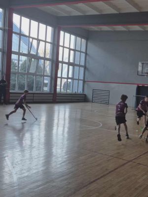 Zacięty pojedynek naszych chłopc&oacute;w z drużyną z Aleksandrowa Ł&oacute;dzkiego.