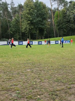 Mecz naszych dziewcząt z rywalkami ze SP w Bratoszewicach.