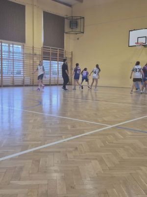 Spotkanie naszej reprezentacji z drużyną dziewcząt ze Szkoły Podstawowej w Dobrej.