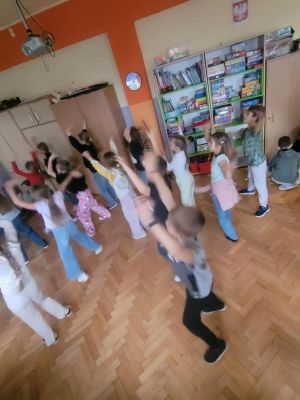 Świąteczna radość i wsp&oacute;lna zabawa na parkiecie świetlicy