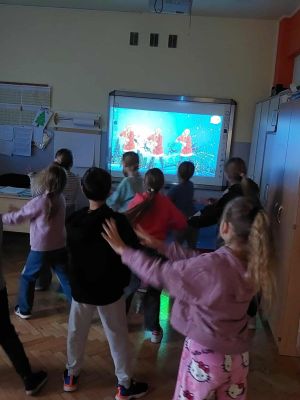 Wsp&oacute;lna zabawa taneczna.