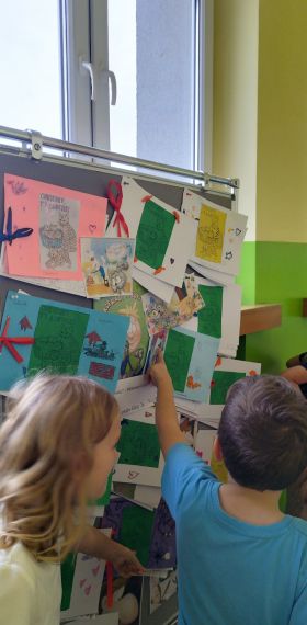 Szkicownik klasy 2a do lektury „Cukierku, Ty łobuzie!” w naszej bibliotece