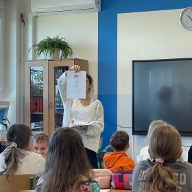 Uczniowie uczestniczący w warsztatach profilaktycznych ,,Cukierek”