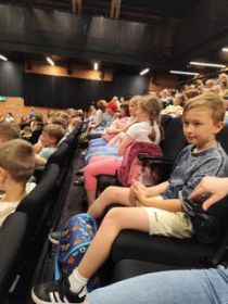 Wycieczka do teatru na spektakl 