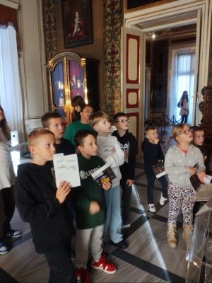 Zwiedzanie kr&oacute;lewskich komnat.