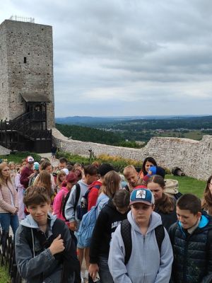 Piątoklasiści na zamku w Chęcinach.