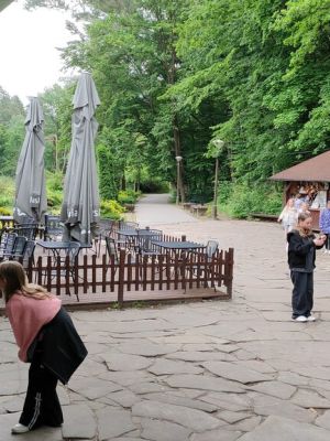 Odpoczynek przed jaskinią Raj