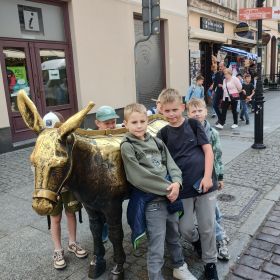 Wycieczka klas drugich do Torunia.