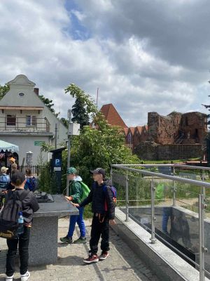 Oglądanie ruin toruńskiego zamku krzyżackiego